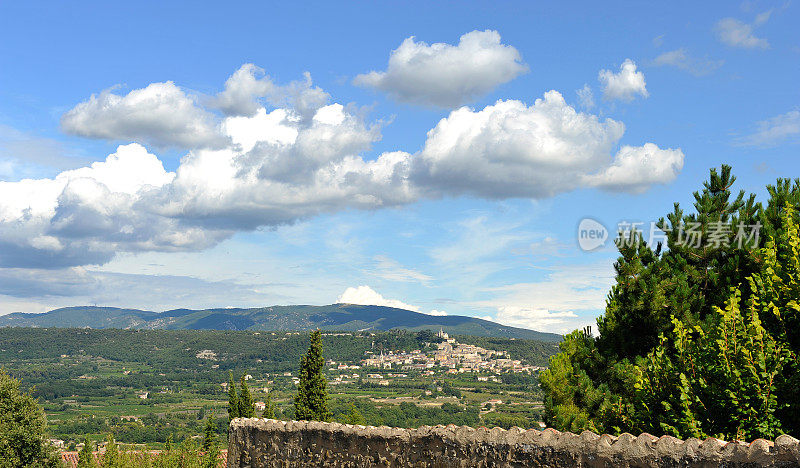 Le Luberon:靠近Lacoste和Bonnieux